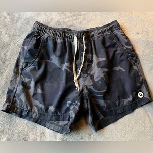 Vuori mens M Kore blue camo short athletic or swim with liner EUC